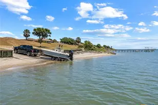 96 E Meadowlark Dr, Port Lavaca, TX 77979 - Photo 35