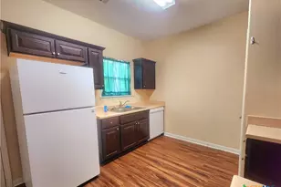 502 Migl St, Yoakum, TX 77995 - Photo 15