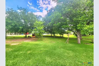 502 Migl Street, Yoakum, TX 77995 - Photo 5