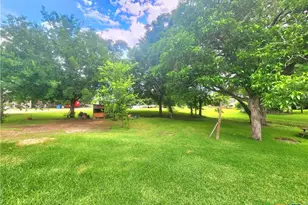 502 Migl St, Yoakum, TX 77995 - Photo 5
