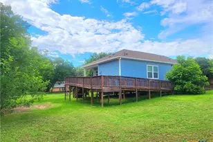 502 Migl St, Yoakum, TX 77995 - Photo 7