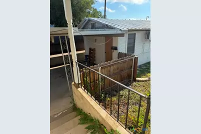 215 N Houston Avenue, Cameron, TX 76520 - Photo 23