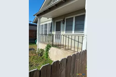 215 N Houston Avenue, Cameron, TX 76520 - Photo 9