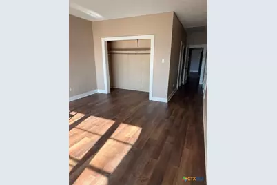 215 N Houston Avenue, Cameron, TX 76520 - Photo 11