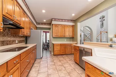 121 Wallace Boulevard, Cameron, TX 76520 - Photo 11