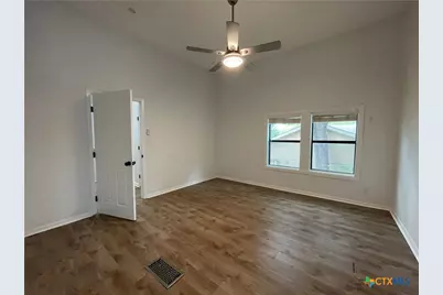 625 E 13th Avenue, Belton, TX 76513 - Photo 11