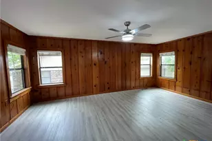 625 E 13th Ave, Belton, TX 76513 - Photo 9