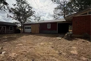 415 SE Main St, Stockdale, TX 78160 - Photo 15