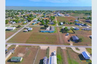 1307 W Bill Tindall Avenue, Seadrift, TX 77983 - Photo 5
