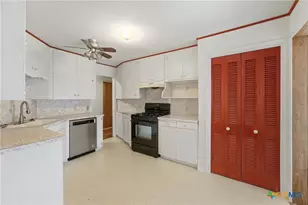 520 Seydler St, Gonzales, TX 78629 - Photo 3