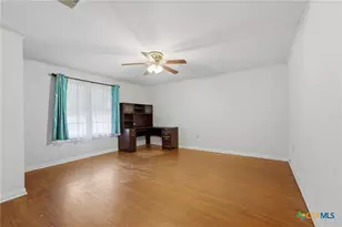 520 Seydler St, Gonzales, TX 78629 - Photo 7