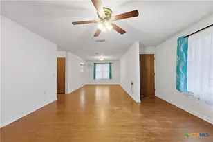 520 Seydler St, Gonzales, TX 78629 - Photo 9