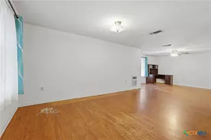 520 Seydler St, Gonzales, TX 78629 - Photo 3