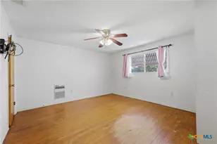 520 Seydler St, Gonzales, TX 78629 - Photo 11
