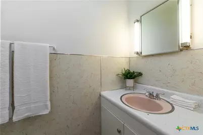 465 S Guenther Avenue, New Braunfels, TX 78130 - Photo 9