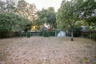 907 N Craig St, Victoria, TX 77901 - Photo 29