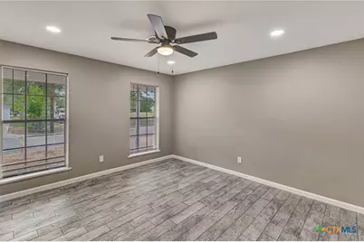602 N Market Street, Hallettsville, TX 77964 - Photo 9