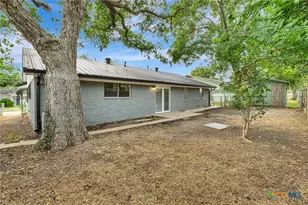602 N Market St, Hallettsville, TX 77964 - Photo 35