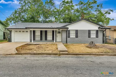602 N Market Street, Hallettsville, TX 77964 - Photo 1