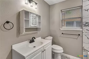 602 N Market St, Hallettsville, TX 77964 - Photo 25