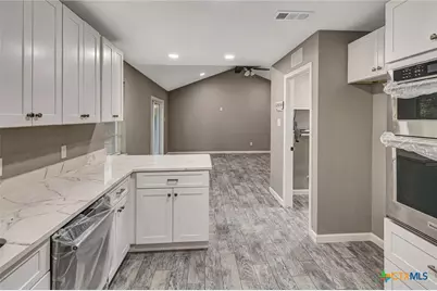 602 N Market Street, Hallettsville, TX 77964 - Photo 17