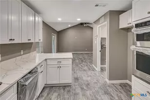 602 N Market St, Hallettsville, TX 77964 - Photo 17