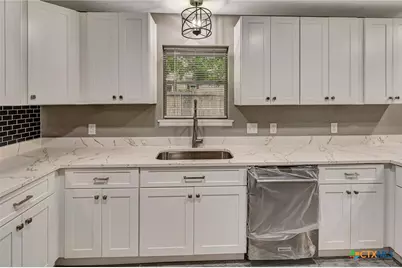 602 N Market Street, Hallettsville, TX 77964 - Photo 15