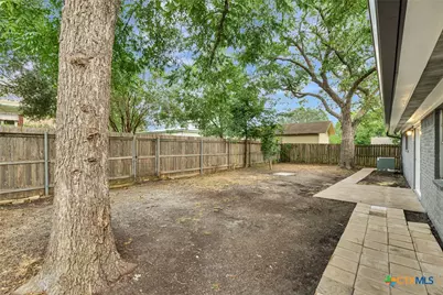 602 N Market Street, Hallettsville, TX 77964 - Photo 33