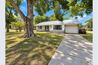 1119 N East, Edna, TX 77957 - Photo 1