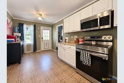 1119 N East, Edna, TX 77957 - Photo 7