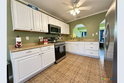 1119 N East, Edna, TX 77957 - Photo 5