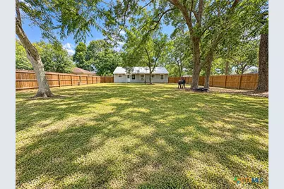 1119 N East, Edna, TX 77957 - Photo 19