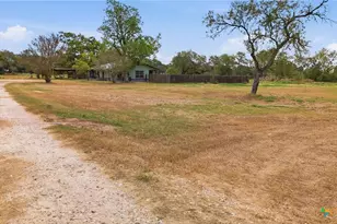 2030 Dreyer Ln, Gonzales, TX 78629 - Photo 3