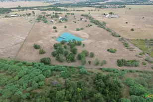 1733 Co Rd 376, Shiner, TX 77984 - Photo 27