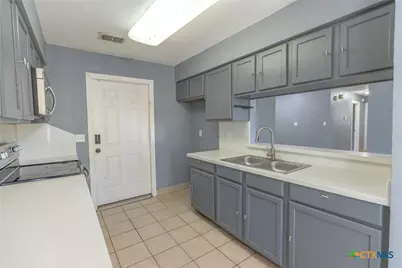 406 Trent Street, Victoria, TX 77905 - Photo 9