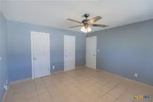 406 Trent St, Victoria, TX 77905 - Photo 17