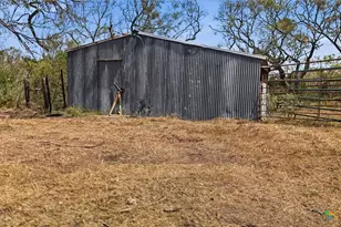 821 Co Rd 482, Gonzales, TX 78629 - Photo 25
