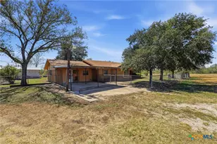 821 Co Rd 482, Gonzales, TX 78629 - Photo 7