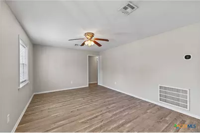 607 Hanover Street, Edna, TX 77957 - Photo 5