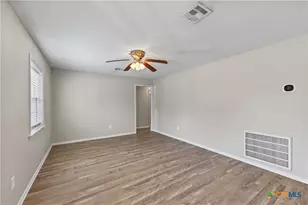 607 Hanover St, Edna, TX 77957 - Photo 5