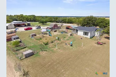 140 Private Road 801, Lott, TX 76656 - Photo 9