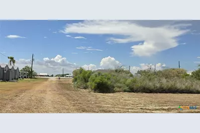704 W Toledo Avenue, Seadrift, TX 77983 - Photo 5