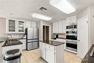 101 Willowbend Dr, Port Lavaca, TX 77979 - Photo 7