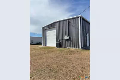 911 Bill Tindall Avenue, Seadrift, TX 77983 - Photo 9
