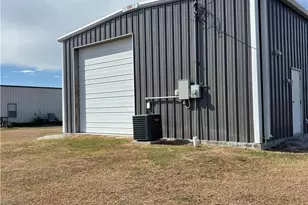 911 Bill Tindall Ave, Seadrift, TX 77983 - Photo 9