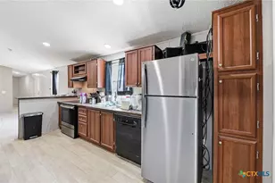 460 Vine St, Kerrville, TX 78028 - Photo 23