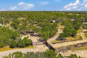 460 Vine St, Kerrville, TX 78028 - Photo 39