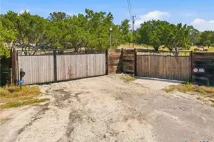 460 Vine St, Kerrville, TX 78028 - Photo 31