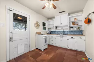 140 E 15th Ave, Belton, TX 76513 - Photo 11