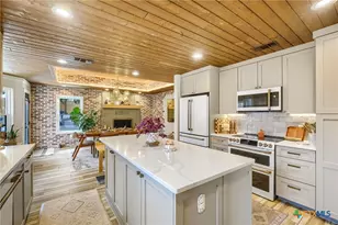945 Queens Dr, New Braunfels, TX 78130 - Photo 11